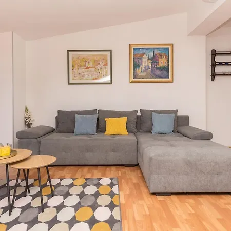Zoka Apartment Makarska