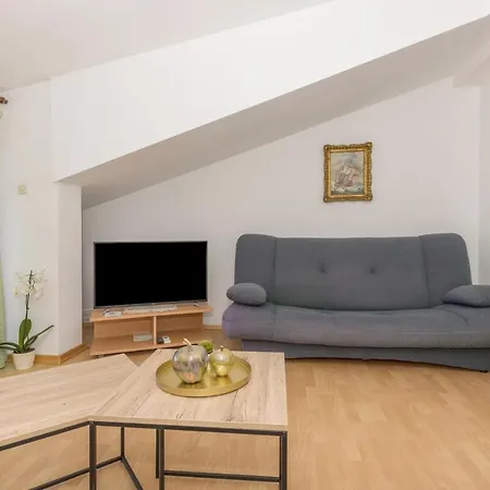 Apartment Zoka Makarska