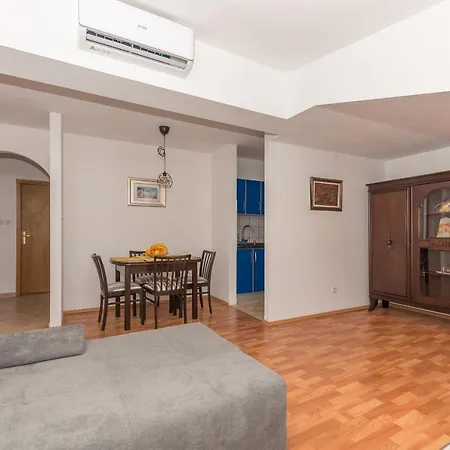 Zoka Apartment *